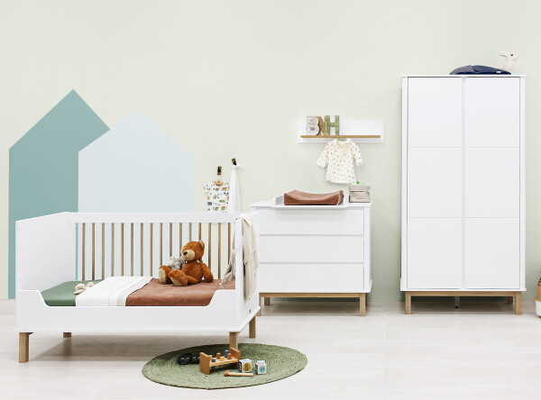 Mika 3 piece nursery furniture set with bench bed White/Oak